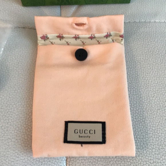NWOT Bundle of Gucci Beaute Mirror; Pouch; Gucci Ribbon & Gucci Shopping Bag - Picture 4 of 4